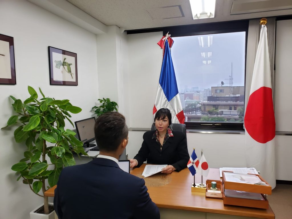 Dominicanos en #Tokio han clasificado la Cónsul Betsaira Raful (Sahira) como una mujer luchadora que llego con la finalidad de crear soluciones a todos los dominicanos sin bandera politica